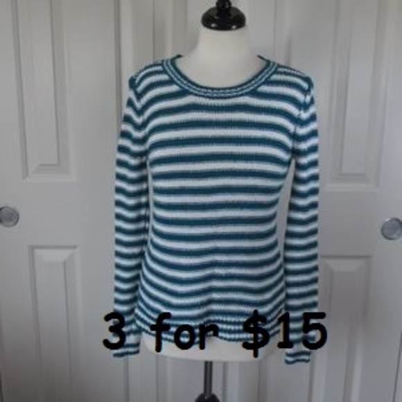 Aeropostale Tops - Aeropostale crew neck sweater